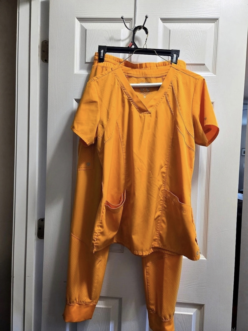Barco One Performance Scrub Set Gold Tunic Set - Picture 4 of 4